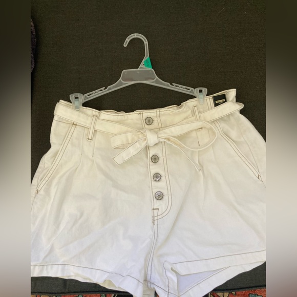 NWT Abercrombie and Fitch white paper bag short with tie belt. sz 31/12 - Picture 1 of 5